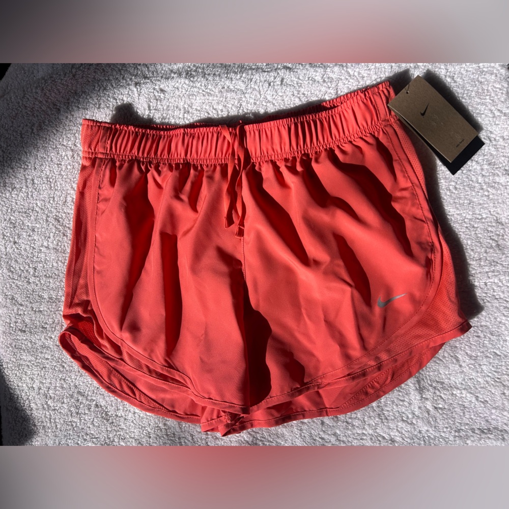 Nike Women's Dri Fit Coral Athletic Shorts Medium